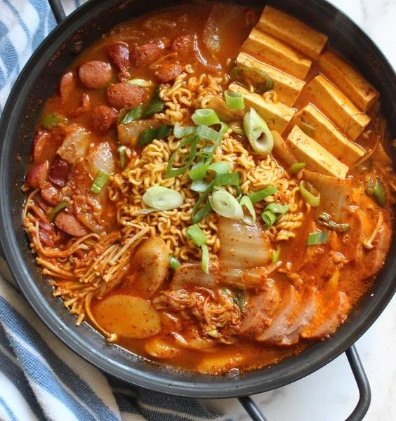 RAMEN BUDAE JJIGAE - ARMY STEW RAMEN BUDAE JJIGAE - ARMY STEW