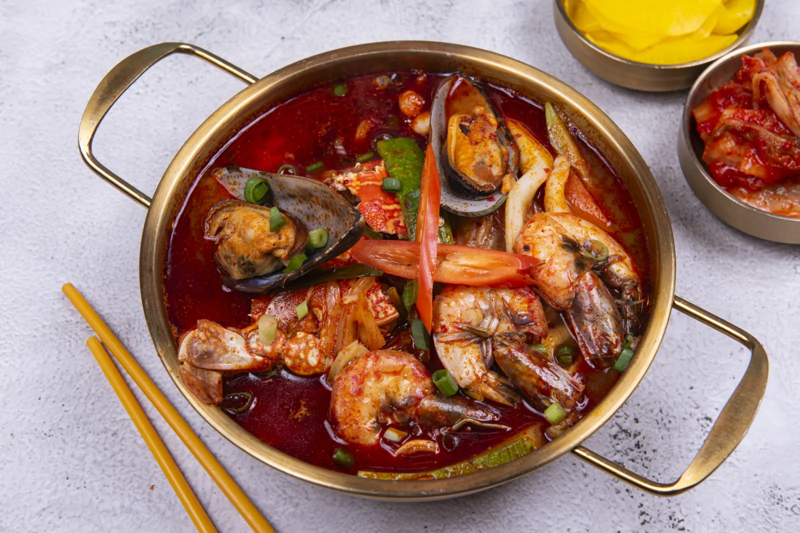Jjampong spicy seafood noodle soup
