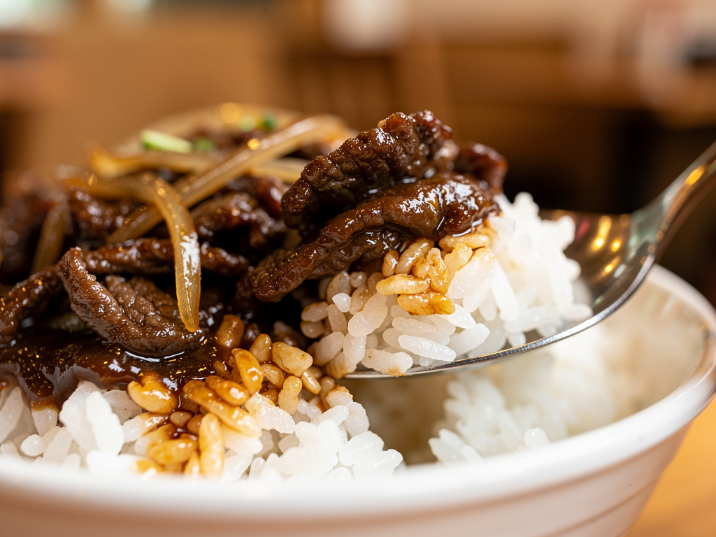bulgogi dupbap close-up showing beef topping over white rice in Dubai
