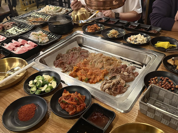 halal buffet abu dhabi – banchan and Korean BBQ at Mukbang Shows